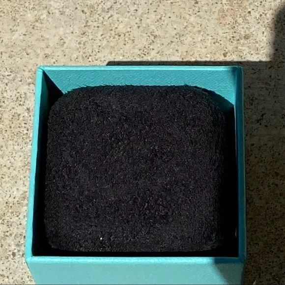 AUTHENTIC TIFFANY & CO 950 PLATINUM & DIAMOND WEDDING BAND - Picture 9 of 11